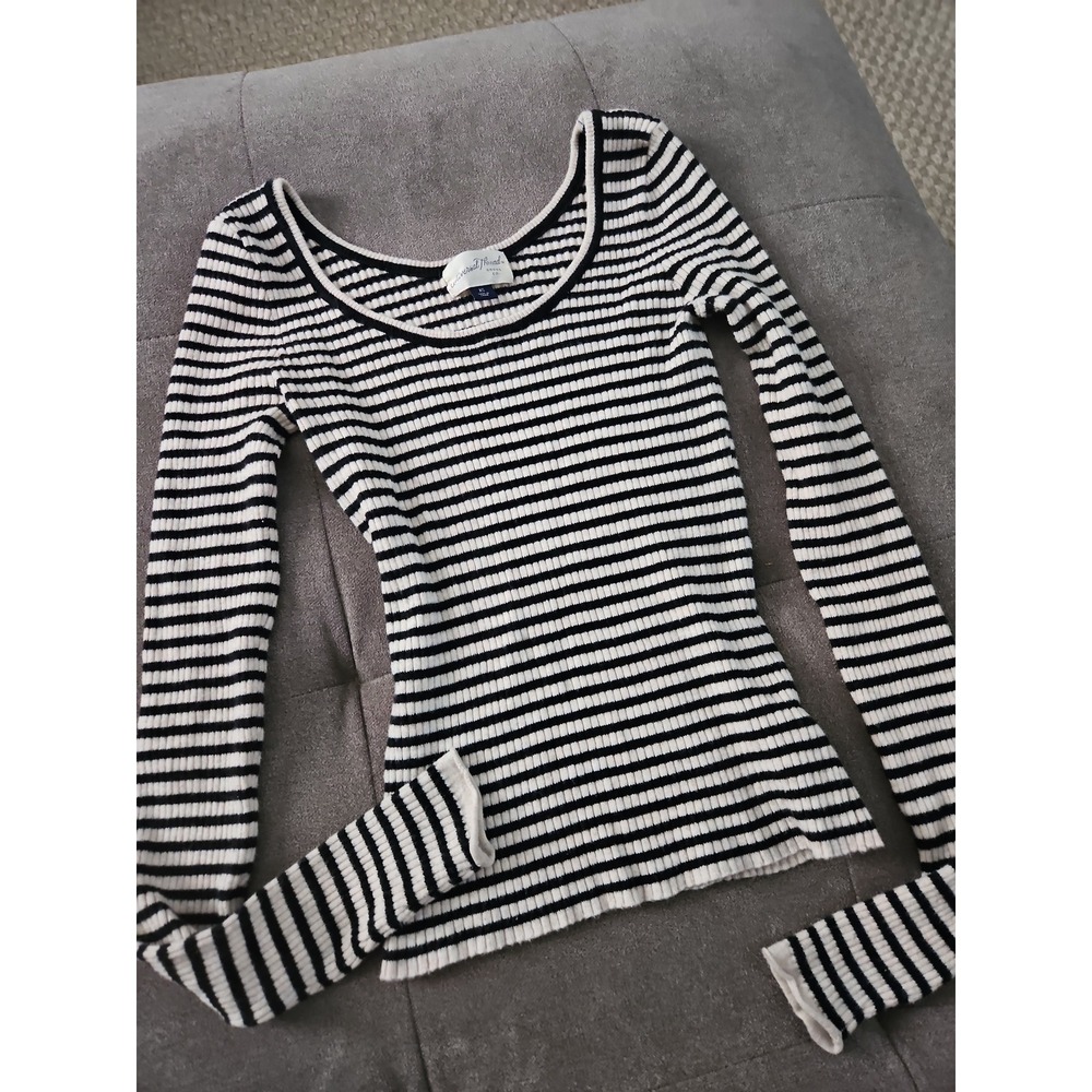 Universal Thread XS Striped Long Sleeve Fitted Scoop Neck Top